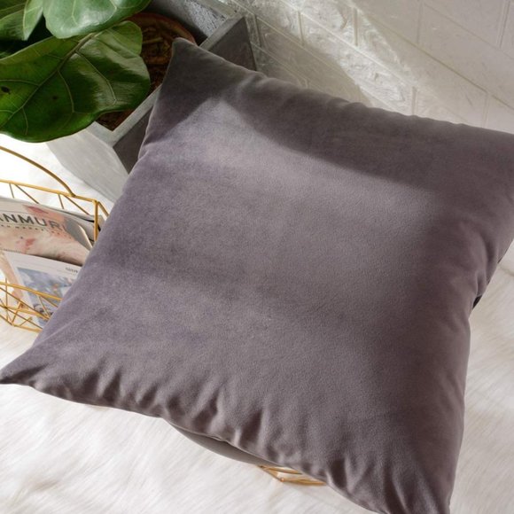 2 mauve throw pillows - 18 x 18 - Picture 3 of 3